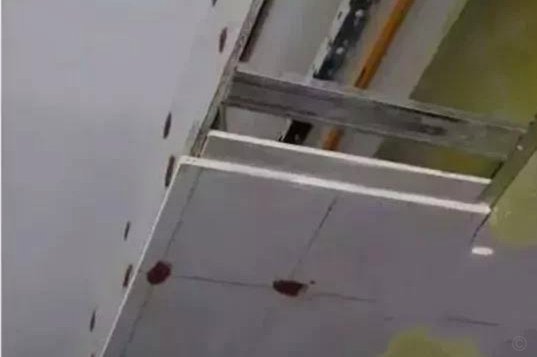 石膏板吊顶“里面响”的秘密