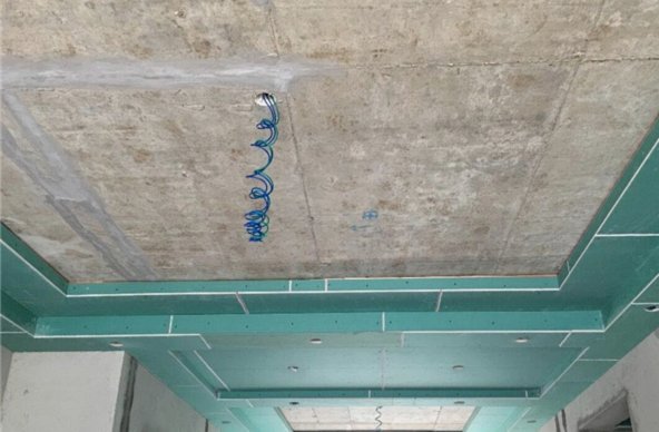 石膏板吊顶里面响